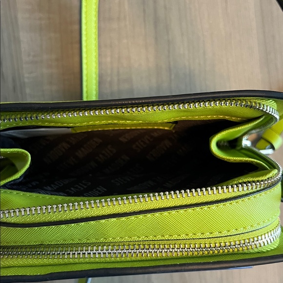Steve Madden Neon Green Crossbody Bag - Picture 4 of 4